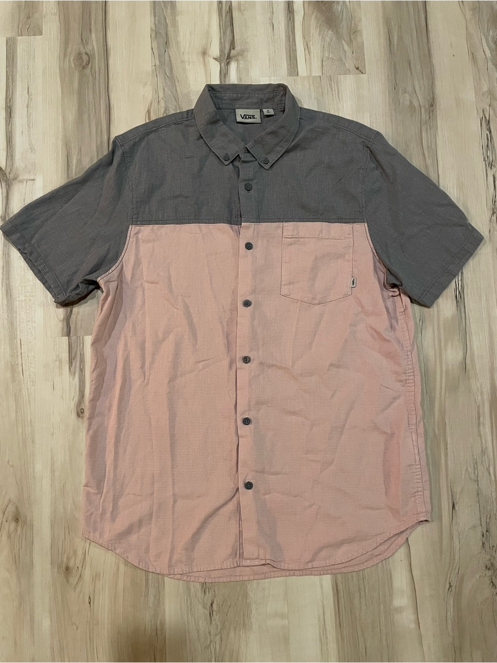 VANS Men's medium Short Sleeve Button Front Shirt Gray Pink - Picture 9 of 9